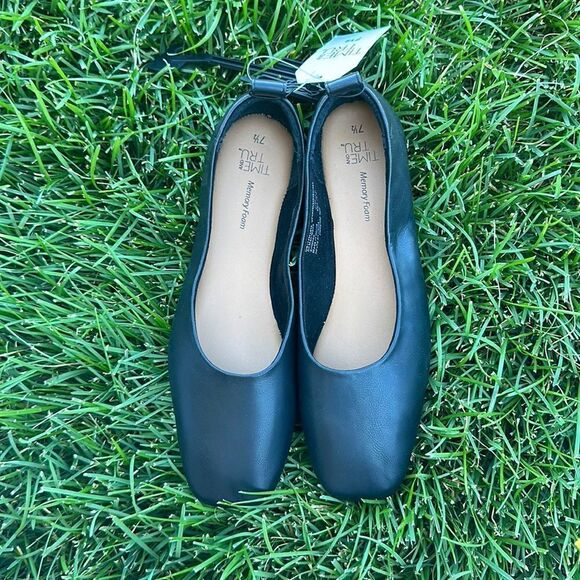 Women’s Black Slip On Flats size 9 1/2 - Picture 1 of 3